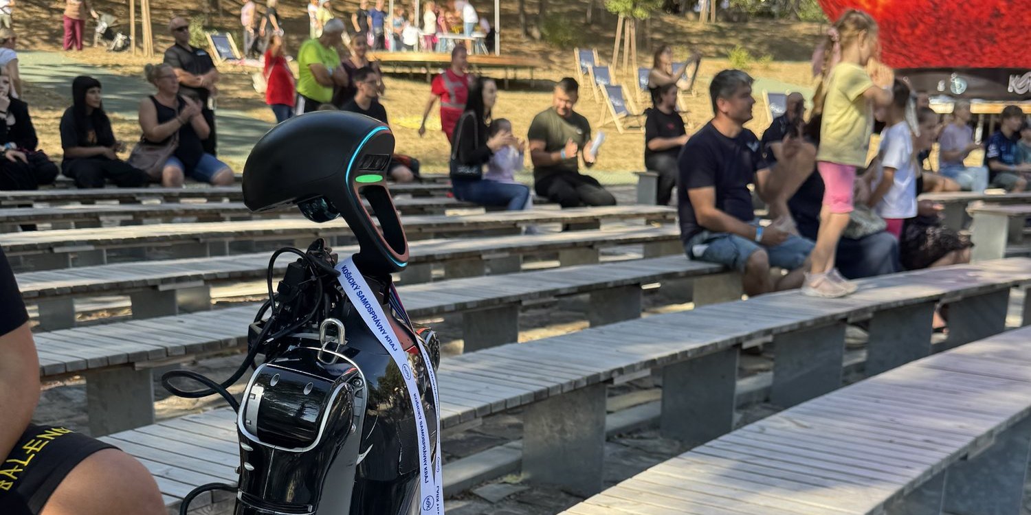 Humanoidní robot na Festivalu na Hrádku v Michalovcích
